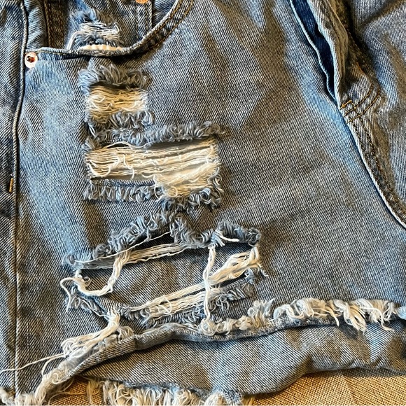 Signature high waisted button up jean shorts size Medium - Picture 5 of 7